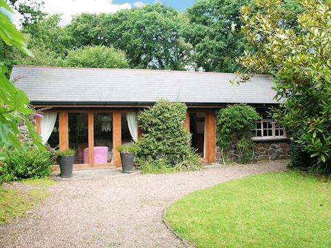 Charming cottage in own garden | Oak Tree Cottage - Grove Cottages, Instow, near Barnstaple