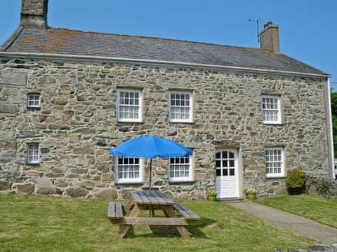 Delightful 17th-century farmhouse  | Nyffryn Bella, Nefyn, near Pwllheli