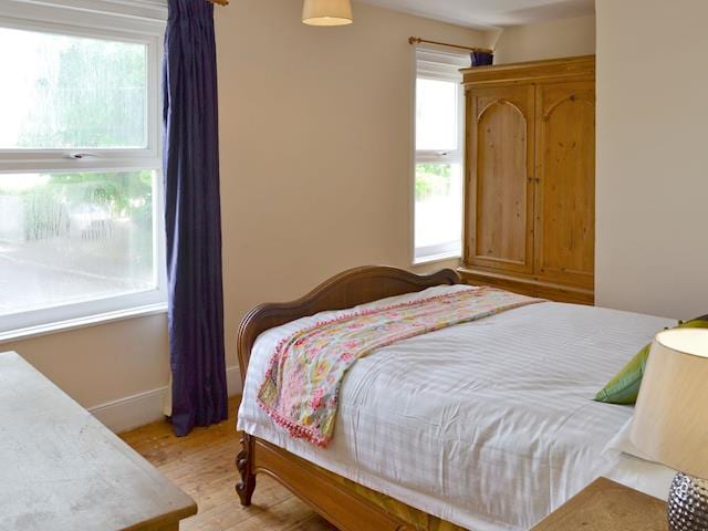 Spacious master bedroom | Sea Folly, Brightlingsea