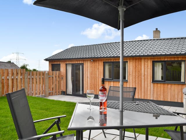 Exterior and garden | Y Gorlan - Beudy Newydd and Y Gorlan, Llanllechid, near Bangor