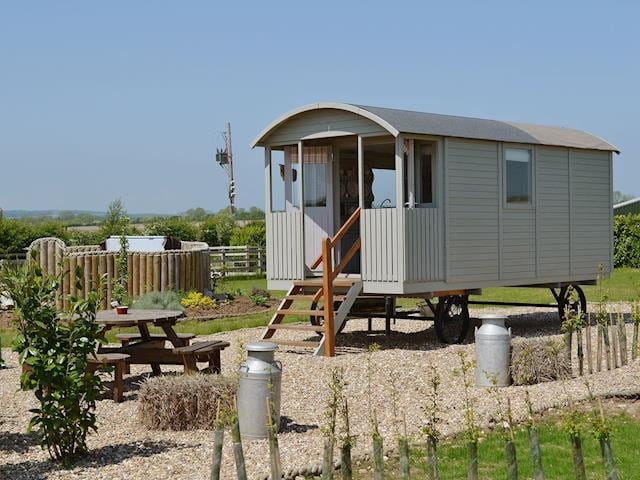 Traditional shepherd&rsquo;s hut | The Lincoln Longwool - West Hale Shepherd&rsquo;s Huts, Burton Fleming, near Filey