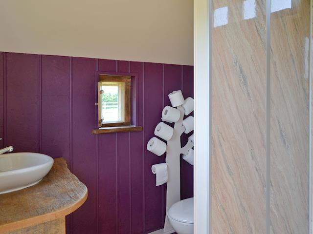 Shared shower room and WC | The Lincoln Longwool, The Blue Texel - West Hale Shepherd&rsquo;s Huts, Burton Fleming, near Filey