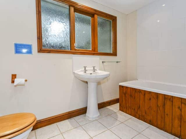 Bathroom | Grisedale Barn, Threshfield, near Grassington