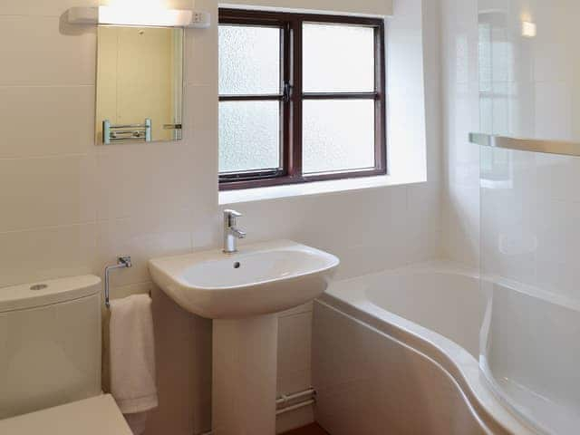 Bathroom | Wallages Cottage - White House Farm Holiday Cottages, Knapton, near North Walsham