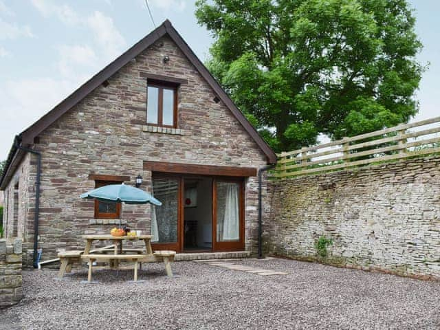 Llaethdy-milkhouse, sleeps 8 in Brecon.