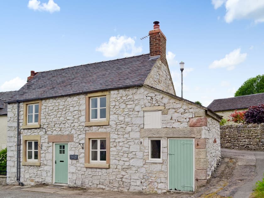 Dale End Cottage In Brassington Near Matlock Derbyshire Book