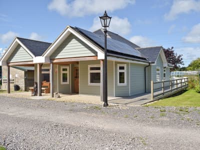 Exterior | Grange Farm Holiday’s - Red Squirrel Lodge - Grange Farm Holidays, Wootton, near Ryde