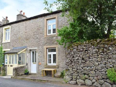 Quaint, semi-detached Dales holiday home | Monkey Cottage, Grassington