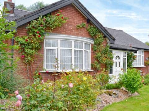 Delightful, charming, holiday home | Rose Cottage, Scarisbrick, near Southport 