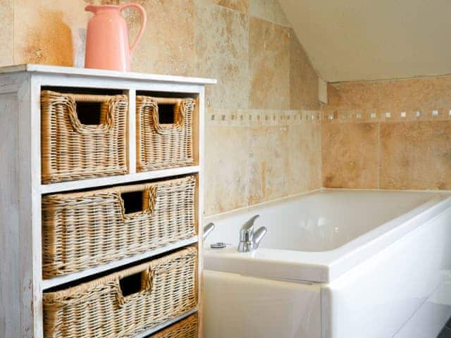 Well presented large bathroom with separate shower cubical | South Cliff Sands II, Scarborough