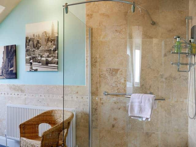 Well presented large bathroom with separate shower cubical | South Cliff Sands II, Scarborough