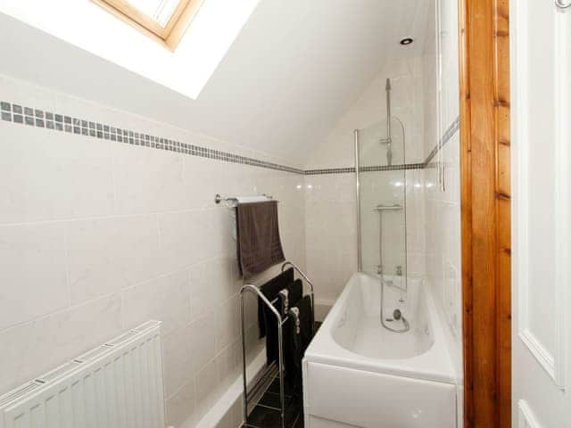 Family bathroom with shower over bath | The Mill House - Meals Farm Cottages, North Somercotes, Mabelthorpe