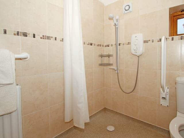 Fully tiled wet-room and WC | The Stables - Meals Farm Cottages, North Somercotes, Mabelthorpe