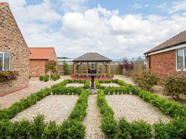 Ornamental garden features | Meals Farm Cottages, North Somercotes, near Louth