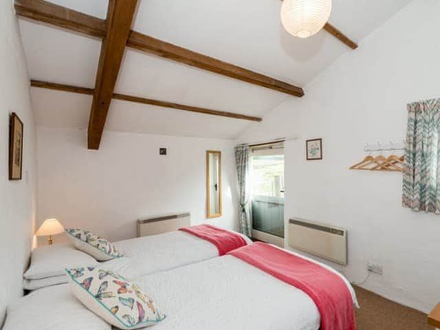 Cosy twin bedroom | Cowdber Barn, Burrow, Kirkby Lonsdale