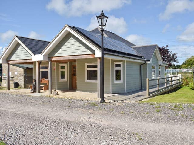 Exterior | Grange Farm Holiday&rsquo;s - Red Squirrel Lodge - Grange Farm Holidays, Wootton, near Ryde