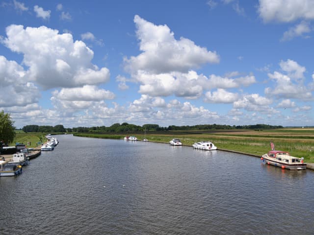 Boating on the river Bure | Acle, Norwich