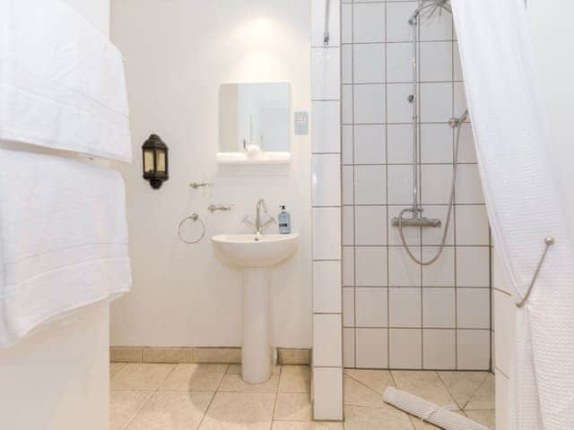 Shower room | Cherry Blossom - Cherry Garth Cottages, Thornton le Dale near Pickering