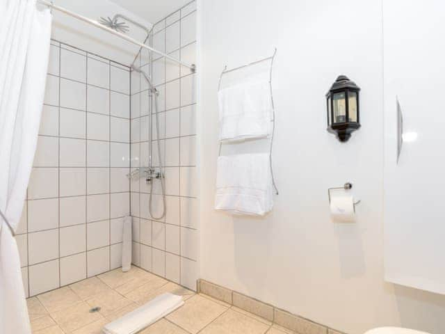 Shower room | Cherry Laurel - Cherry Garth Cottages, Thornton le Dale near Pickering