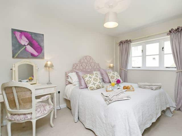 Elegant double bedroom | Pye Cottage, Souldern, near Bicester