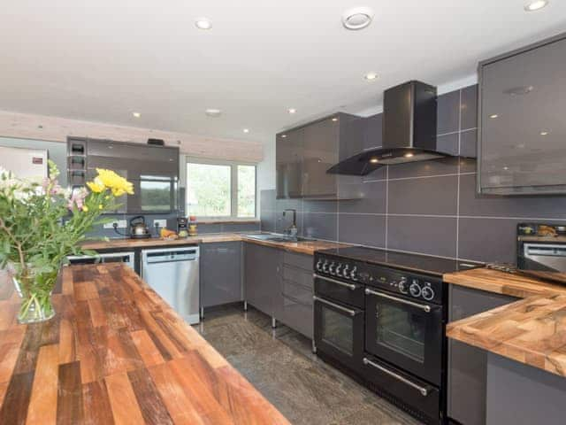 Well-equipped fitted kitchen | Silver Dawn, Horning, near Wroxham