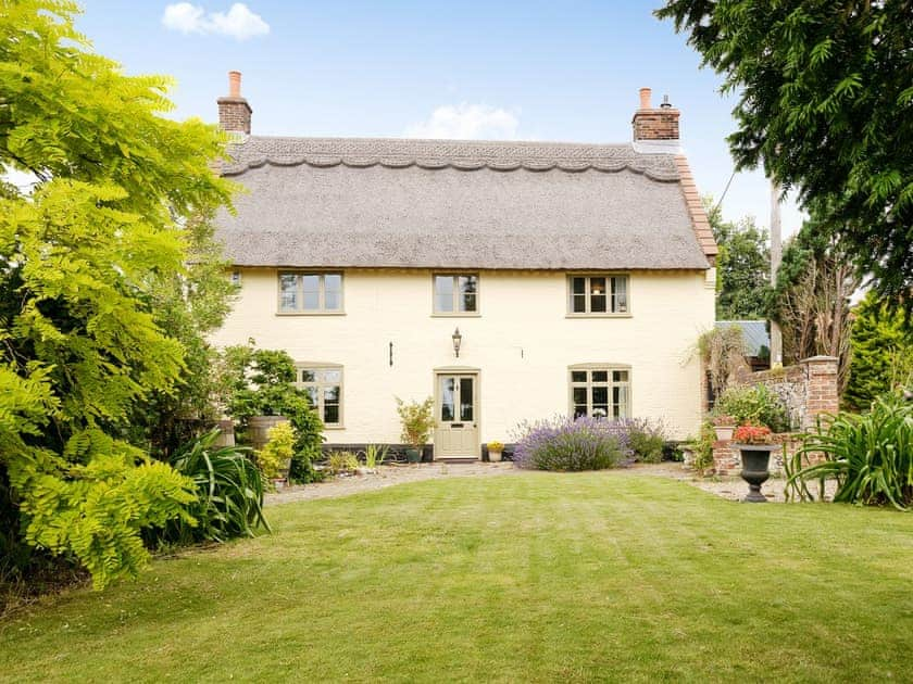 Low Farm Cottage In Blofield Near Norwich Norfolk Book Online