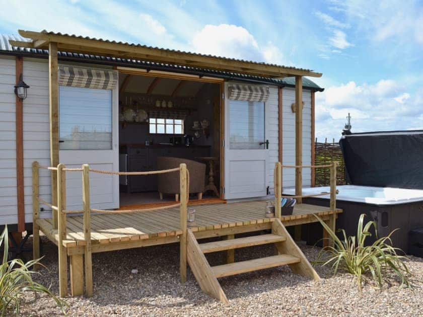 Entrance and hot tub | The Swaledale - West Hale Shepherd&rsquo;s Huts, Burton Fleming, near Filey