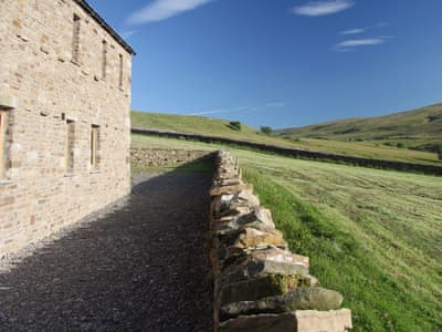 Located in the beautiful Yorkshire Dales | Peggy’s Barn, Mallerstang, near Kirkby Stephen