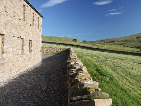 Located in the beautiful Yorkshire Dales | Peggy&rsquo;s Barn, Mallerstang, near Kirkby Stephen