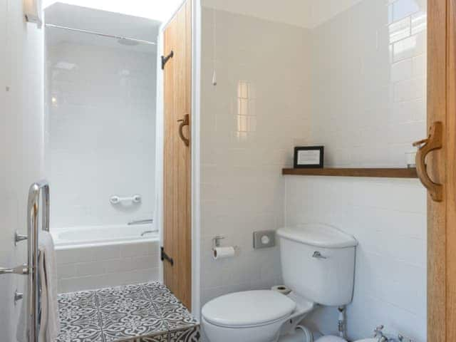 Family bathroom with shower over bath | Torfield - Lower Elsford Farm, Lustleigh, near Bovey Tracey