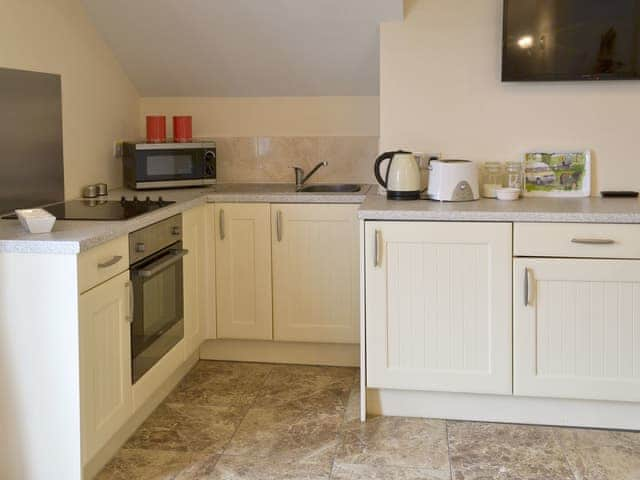 Well-equipped fitted kitchen | Hare Lodge - Copper Penny Apartments, Chipshop, near Tavistock