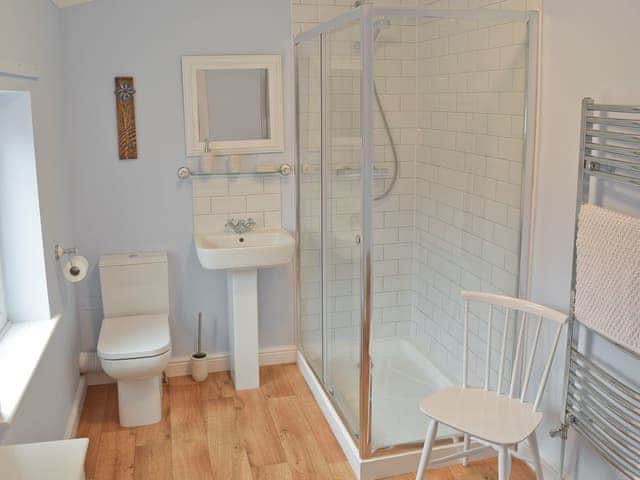 En Suite shower room with toilet | Albion Cottage, Pakefield, near Lowestoft