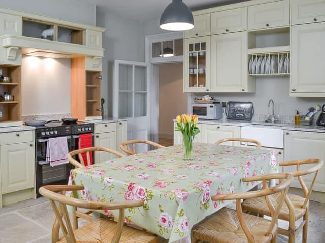 Kitchen and dining area | Elliott Terrace - Mayflower Apartment - Elliot Terrace, Plymouth