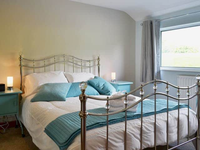 Romantic double bedroom with en-suite bathroom | Briar Rigg, Keswick