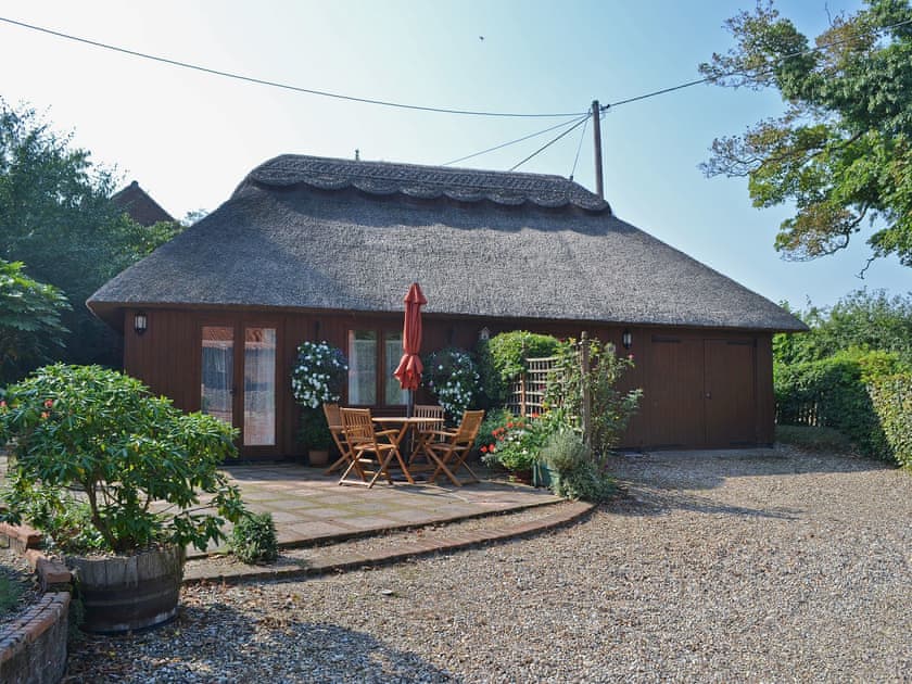 Church Farm Studio In Surlingham Norfolk Book Online Hoseasons