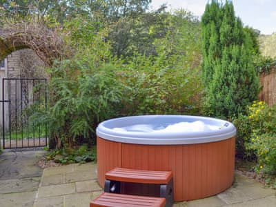 Luxurious hot tub in enclosed courtyard | Mallard Cottage, Holmfirth