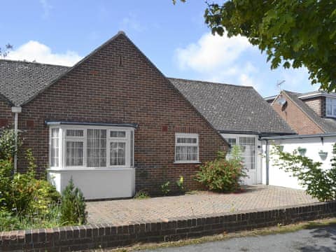 Attractive bungalow holiday home  | Silver Way, Highcliffe, near Christchurch