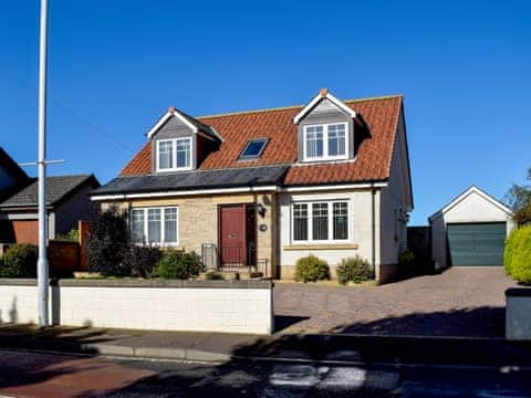 Spacious and welcoming detached holiday cottage | Island View, Crail, near Anstruther