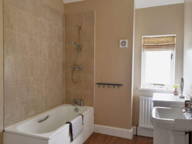 Bathroom | The Garden Cottage - Thorpe Hall Cottages, Rudston, near Bridlington