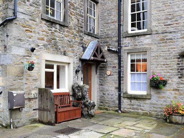 Ground floor apartment in the centre of a typical Yorkshire market town | Old Milverton, Grassington