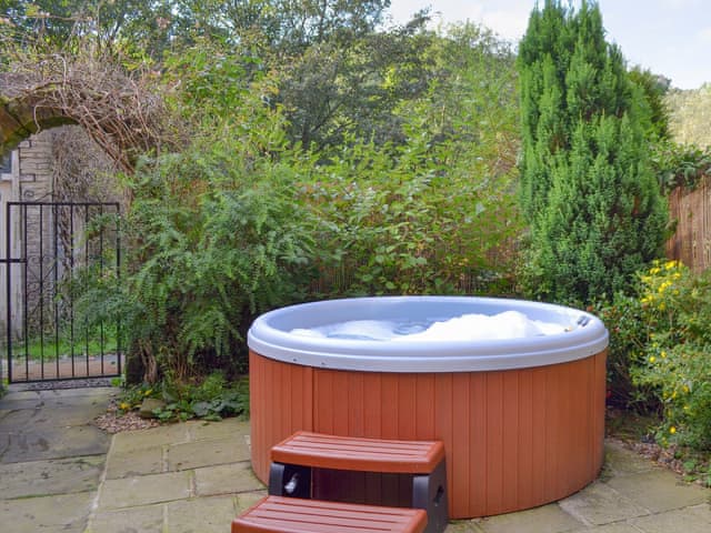 Luxurious hot tub in enclosed courtyard | Mallard Cottage, Holmfirth