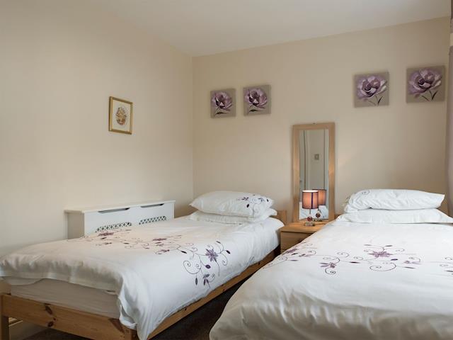 Good sized twin bedroom | Esthwaite, Windermere