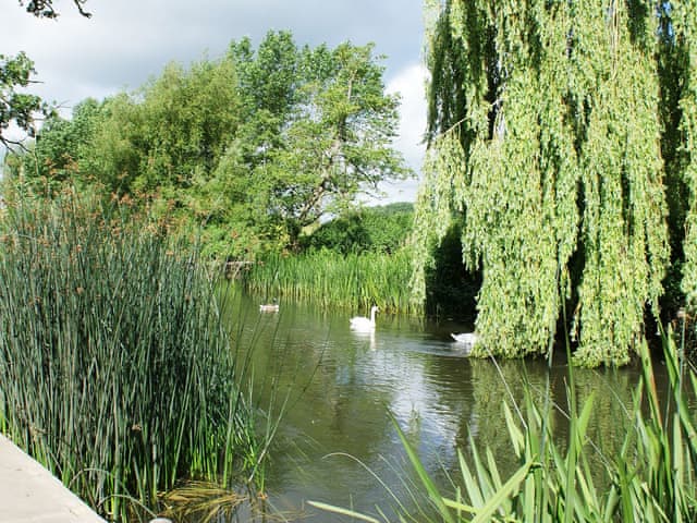 Tranquil riverside setting | The Writing Room, Barford, near Stratford-upon-Avon