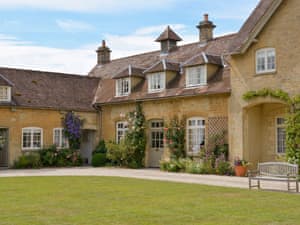 Elegant property within lawned courtyard | Aintree - Bruern Holiday Cottages, Bruern, near Chipping Norton