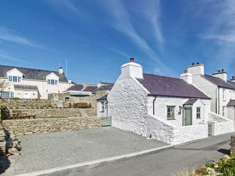 Exterior front  | Fferam Gorniog, Holyhead Mountain, near Trearddur Bay