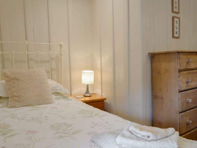 Twin bedroom | Gwel-An-Porth - Charlestown Cottages, Charlestown, St Austell