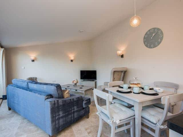 Living and dining area | Woodcrest Barn Cottage - Roydon Retreats, Roydon, near Diss