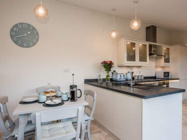 Kitchen and dining area | Woodcrest Barn Cottage - Roydon Retreats, Roydon, near Diss