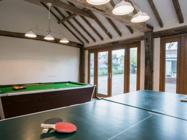 External games room with table tennis and pool table | Woodcrest Barn Cottage - Roydon Retreats, Roydon, near Diss