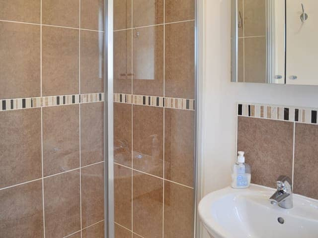 En-suite shower room | Puffin Place, Beadnell, near Seahouses